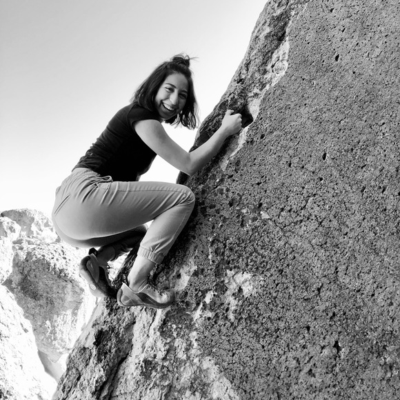 Meet your posher, Stephanie - Picture 2 of 2